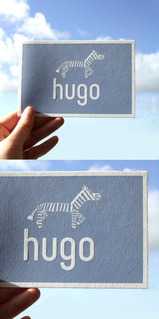 De vader van Hugo kwam samen met zijn dochtertje langs met een tekening van een zebra die het zusje van Hugo had gemaakt. Deze tekening hebben wij iets versimpelt en gedigitaliseerd.