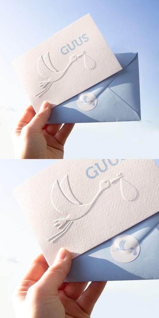 Een leuk pakketje, dit geboortekaartje met een ooievaar op de voorkant. De envelop is dezelfde kleur blauw als de inkt en de sluitzegel maakt het geheel helemaal af!