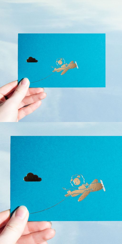 Dit lieve geboortekaartje met koperfolie mogen ontwerpen en drukken. Er is gekozen voor een blauw papier wat het kaartje extra luxe maakt.